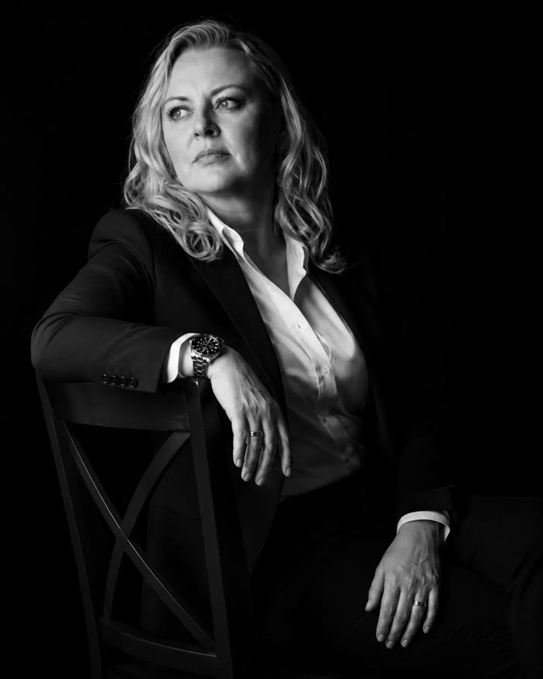Black and white portrait of Andrea Florescu, executive business consultant and fractional leader, embodying the authority and precision that drives client results